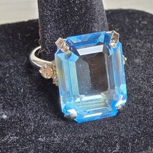 Sarah Coventry Blue Crystal Silver Cocktail Ring Signed Split Shank Vintage Sz 9